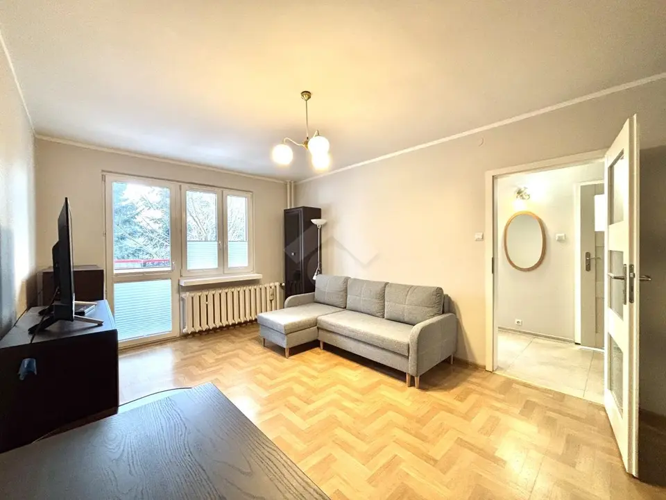 Kraków – Jednopokojowe mieszkanie z osobną kuchnią i balkonem- os. 2 Pułku Lotniczego