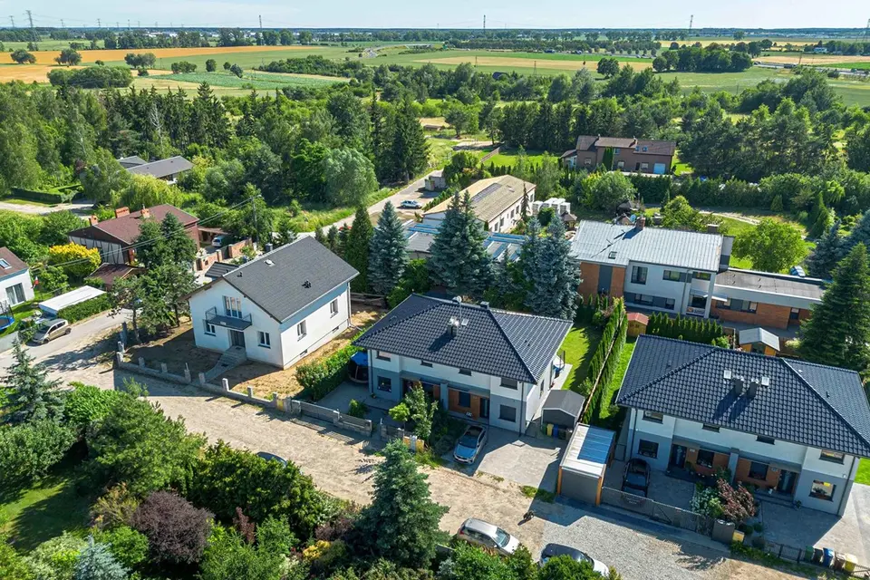 Elegancki bliźniak w Kobylnikach koło Kiekrza - gotowy do zamieszkania! – Kobylniki