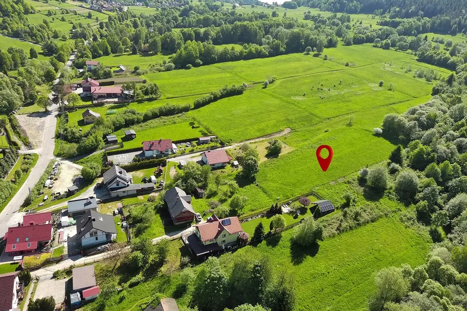 Na sprzedaż działka budowlana położona w miejscowości Kocoń, w powiecie żywieckim.