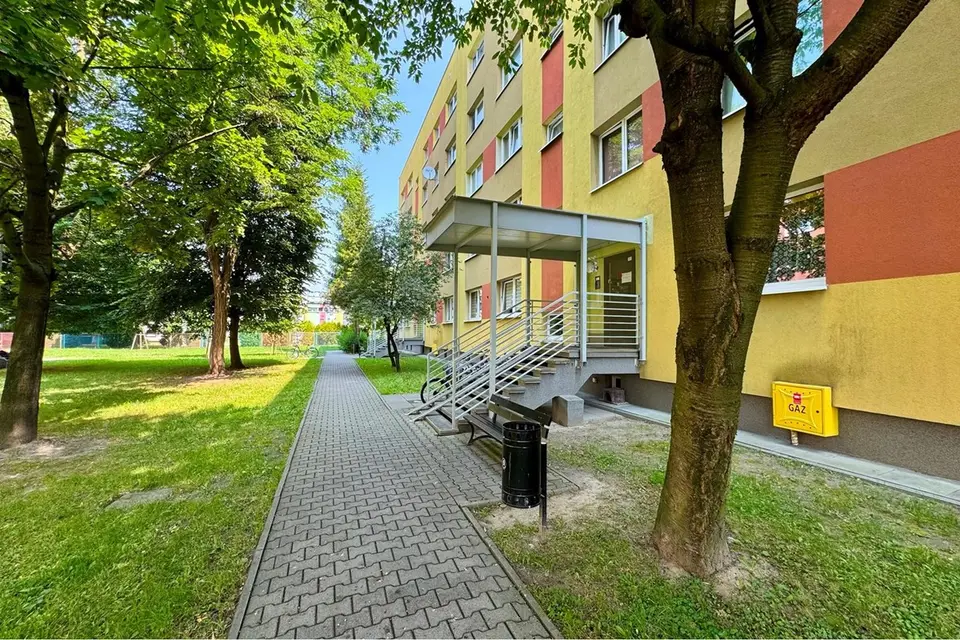 Na sprzedaż komfortowe 2-pokojowe mieszkanie o powierzchni 42,7 m², położone na 2. – Knurów