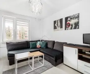Trzypokojowe mieszkanie z balkonem do wejścia – Kraków